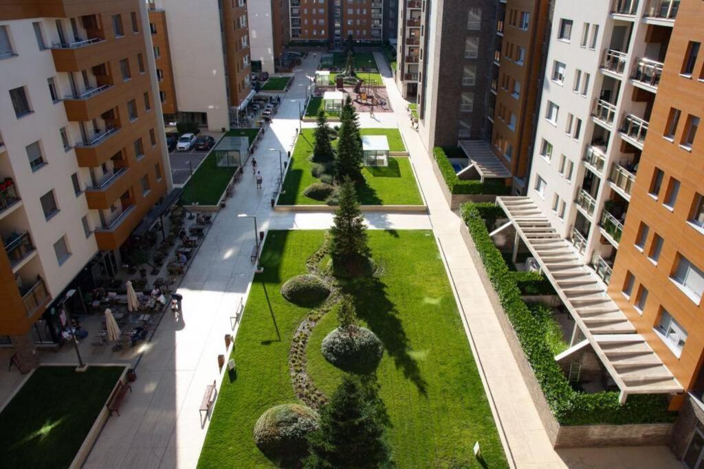 A Blok New Modern - Free Garage Parking, Comfortable, Quiet With A Park View Belgrade Luaran gambar